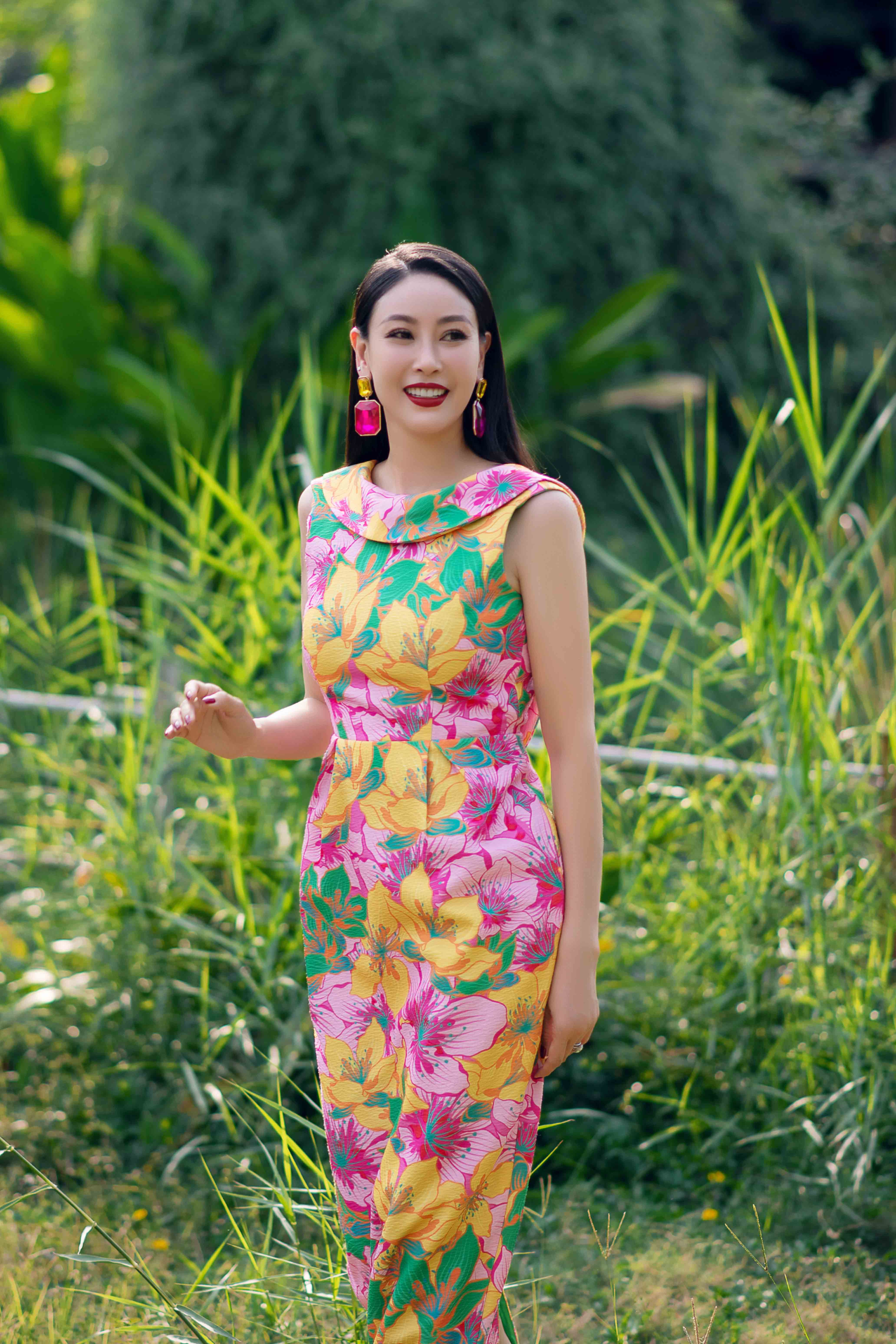 Hoa hậu Hà Kiều Anh khoe sắc trong 5 thiết kế cùng họa tiết Xuân hè - ảnh 7
