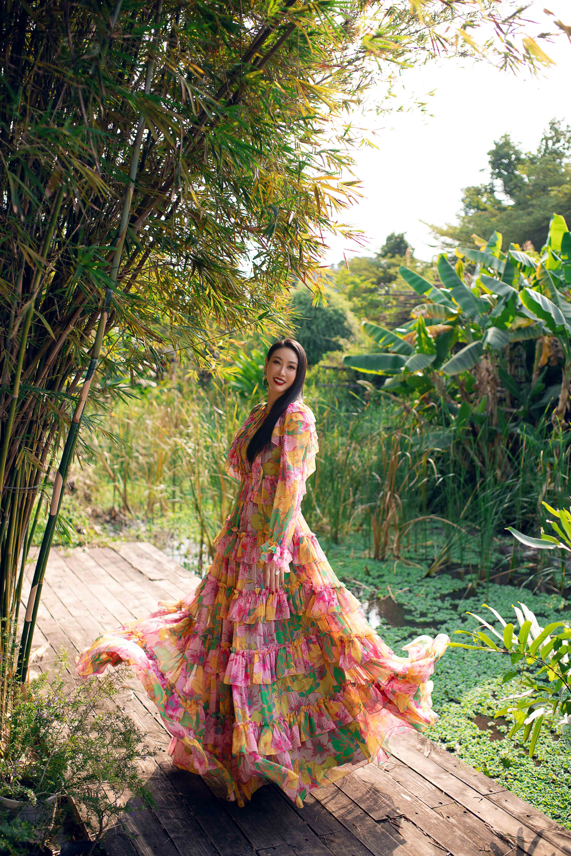 Hoa hậu Hà Kiều Anh khoe sắc trong 5 thiết kế cùng họa tiết Xuân hè - ảnh 2