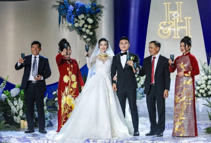 Chu Thanh Huyền bị gãy kiềng vàng trong ngày cưới - ảnh 2