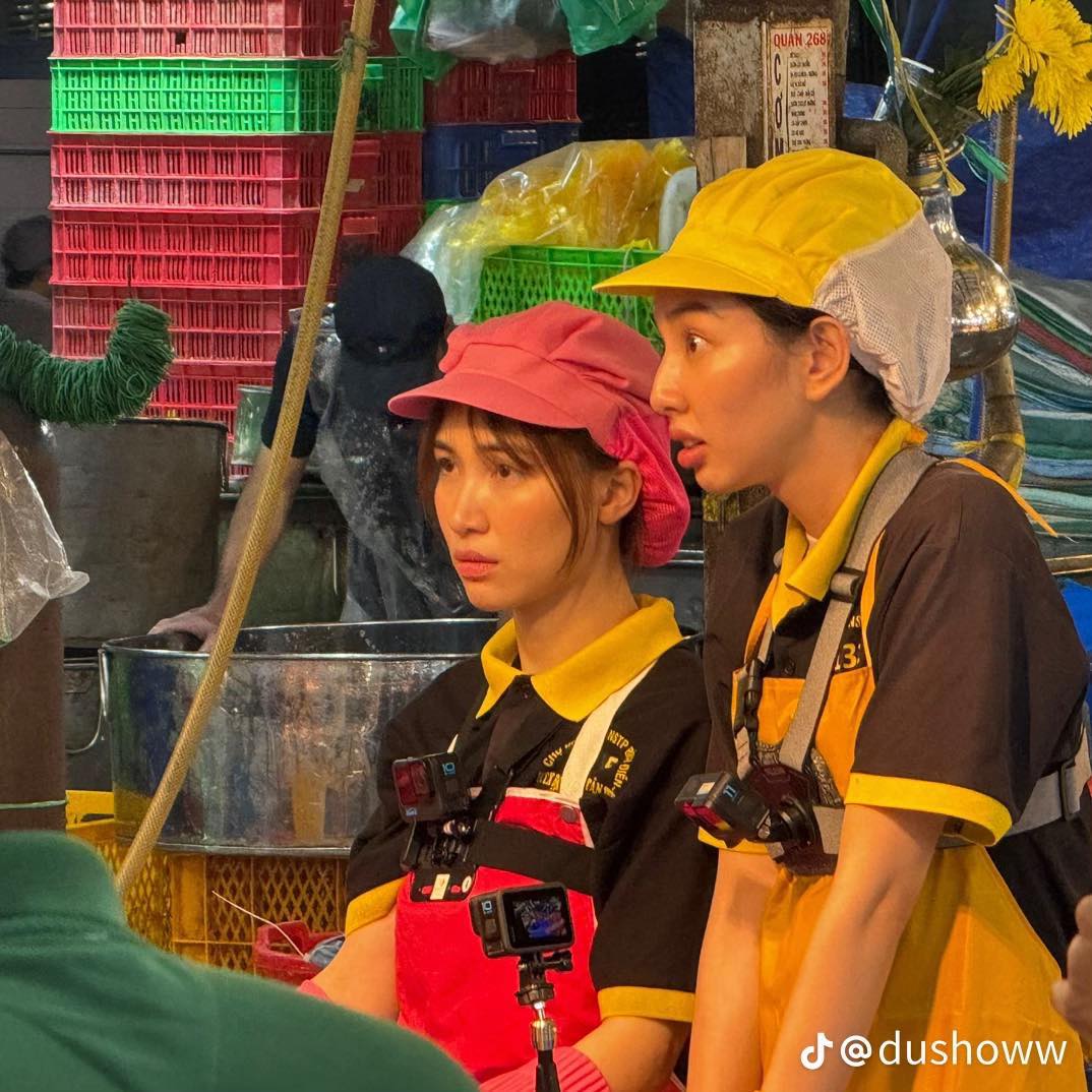 Hoa hậu Thùy Tiên rủ Hòa Minzy bán cá ở chợ Bình Điền - ảnh 2