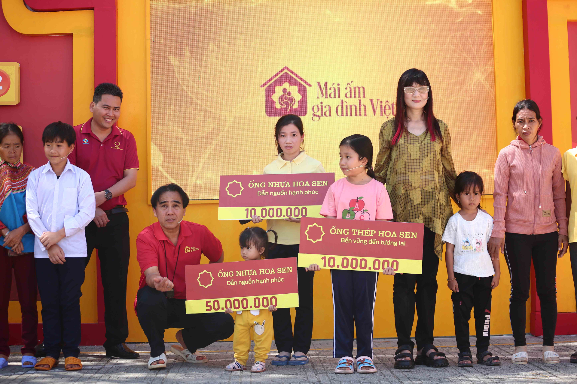 Diễn viên Hiền Mai và ca sĩ, nhạc sĩ Hamlet Trương góp sức mang về giải thưởng 105 triệu cho trẻ em mồ côi - ảnh 5