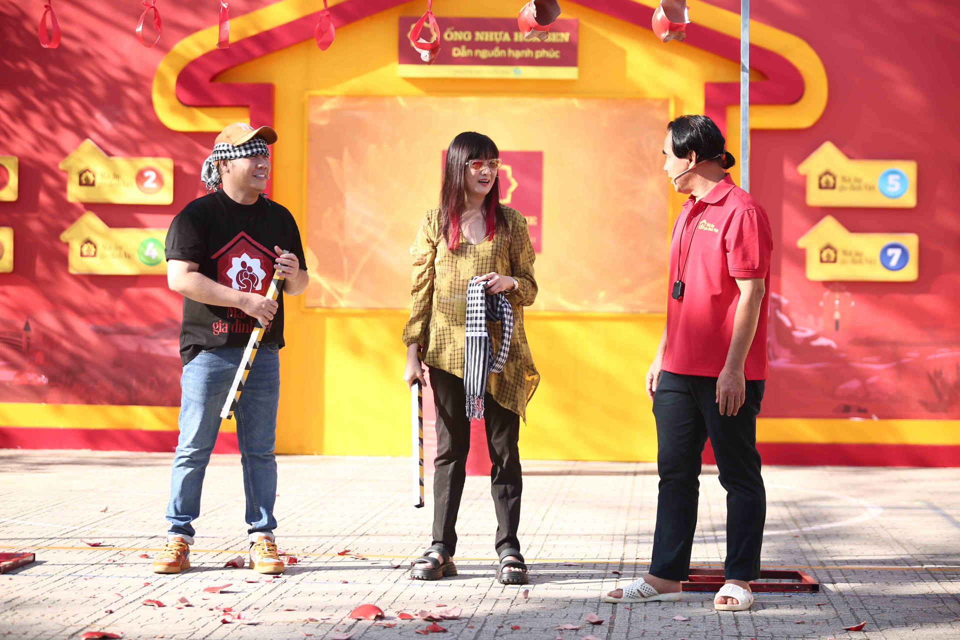 Diễn viên Hiền Mai và ca sĩ, nhạc sĩ Hamlet Trương góp sức mang về giải thưởng 105 triệu cho trẻ em mồ côi - ảnh 4