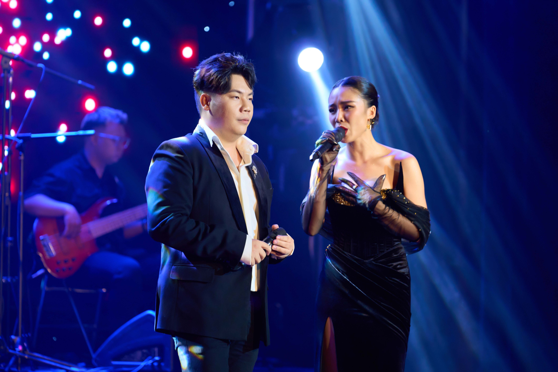 Tú Tri hát lại bản hit của Phi Nhung, nghẹn ngào tưởng nhớ cố ca sĩ - ảnh 2