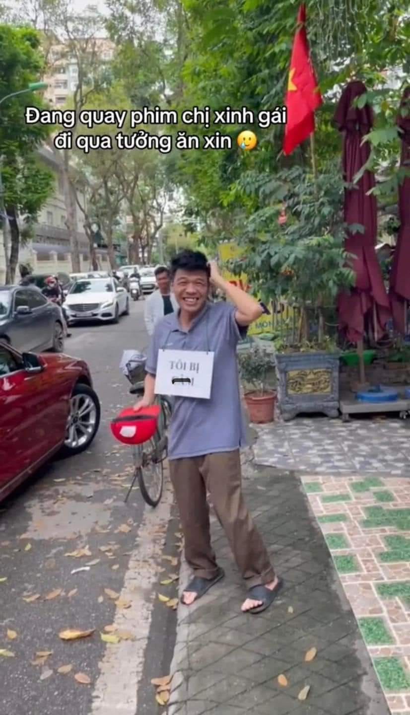 Nam diễn viên Việt nổi tiếng bị bắt gặp đi xin ăn trên phố, phản ứng người đi đường gây chú ý - ảnh 1