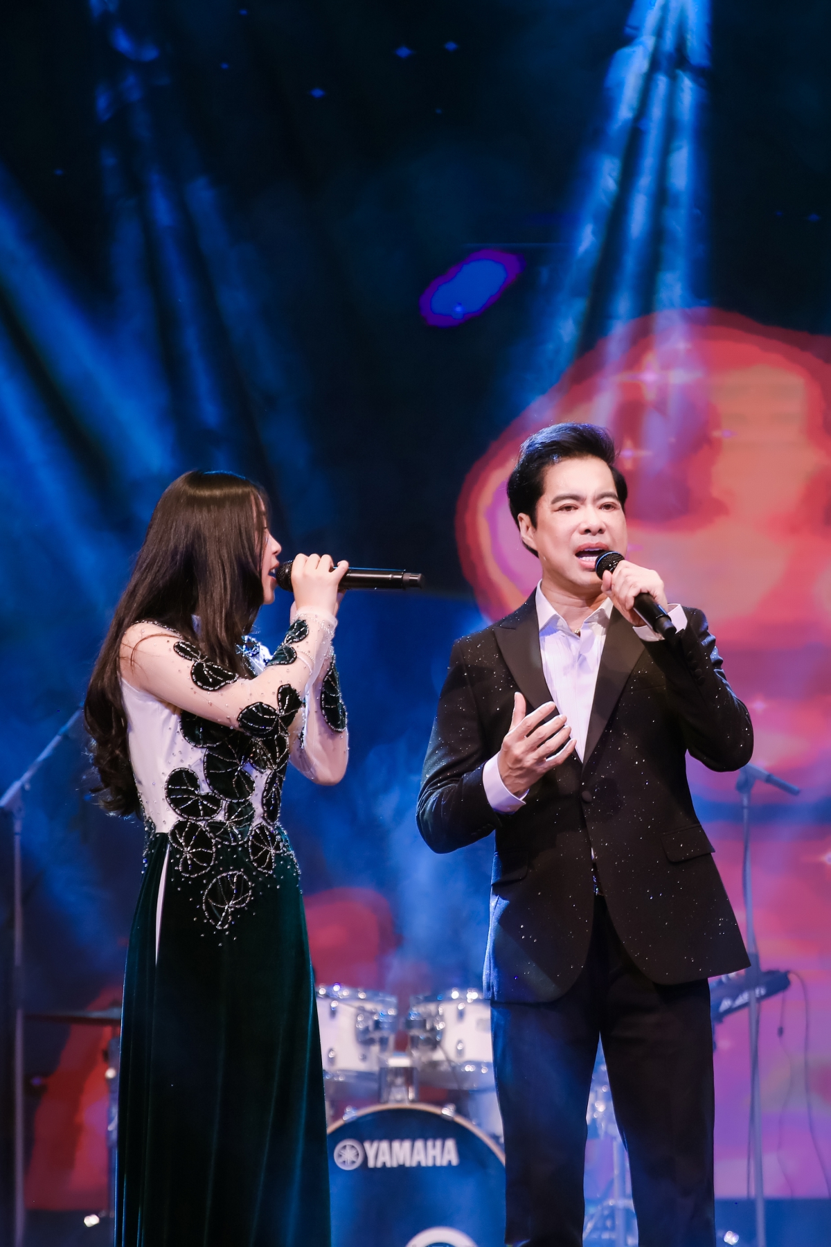 Liveshow Ngọc Sơn - Ngọc Thảo tại Đức kéo dài suốt 6 tiếng đồng hồ  - ảnh 4