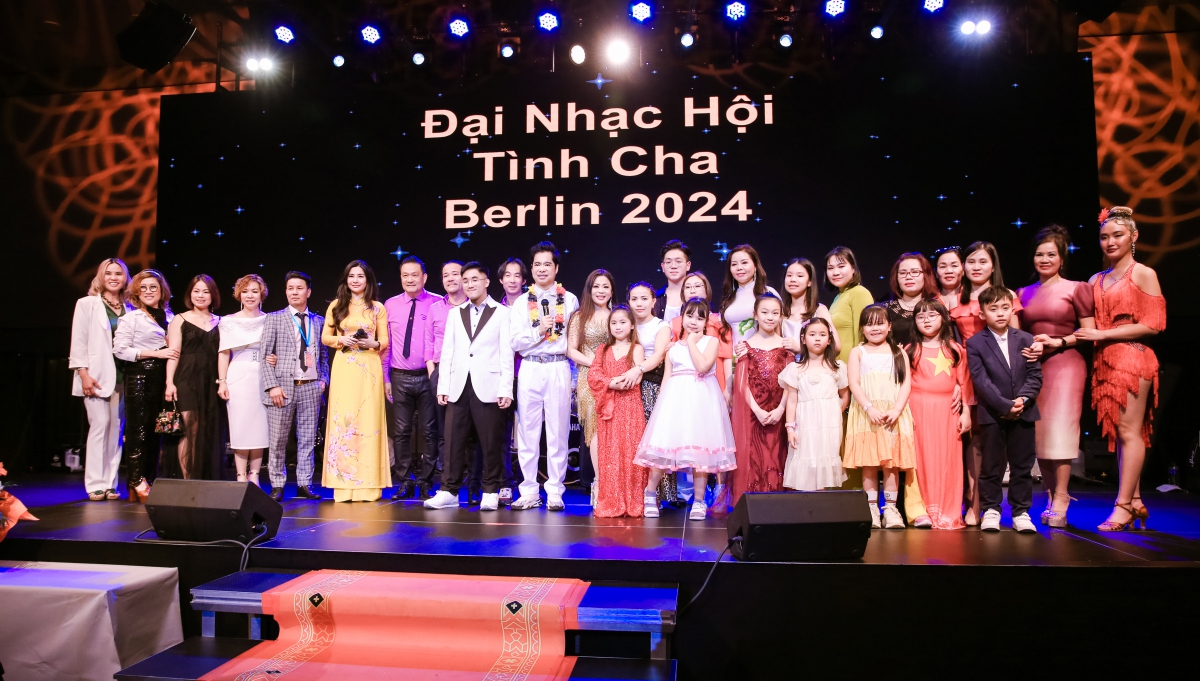 Liveshow Ngọc Sơn - Ngọc Thảo tại Đức kéo dài suốt 6 tiếng đồng hồ  - ảnh 1