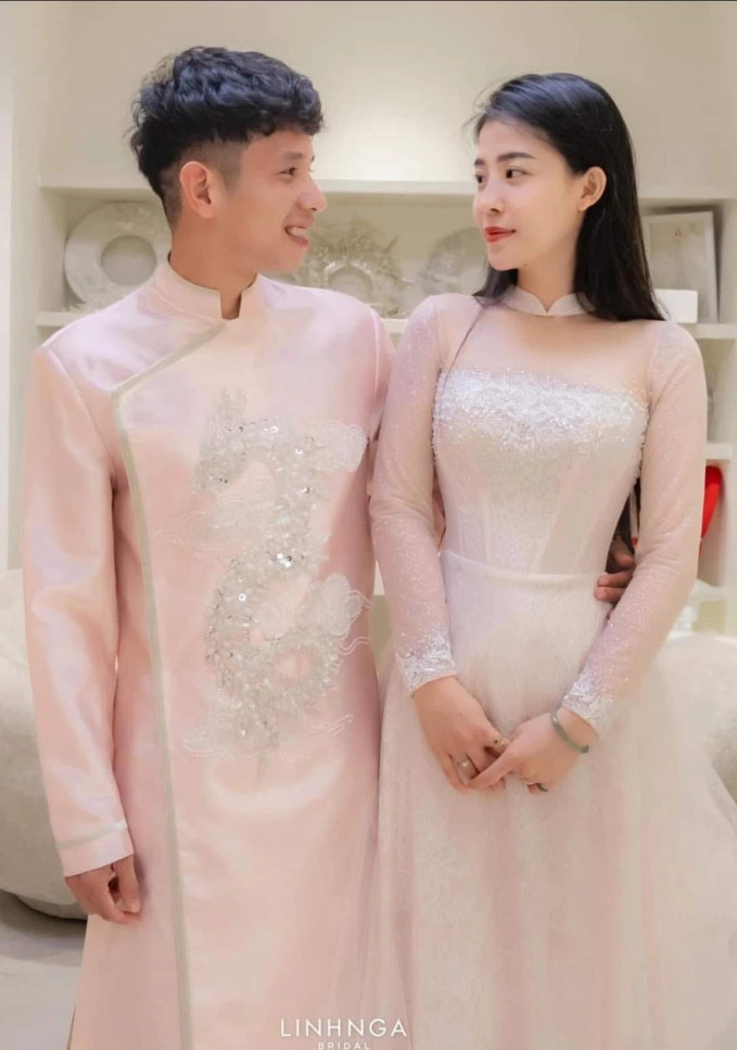 Duy 'Pinky': Cầu thủ năm nào được gọi 'Duy ơi bán son cho chị' chính thức làm lễ ăn hỏi với bạn gái Thạc sĩ - ảnh 3