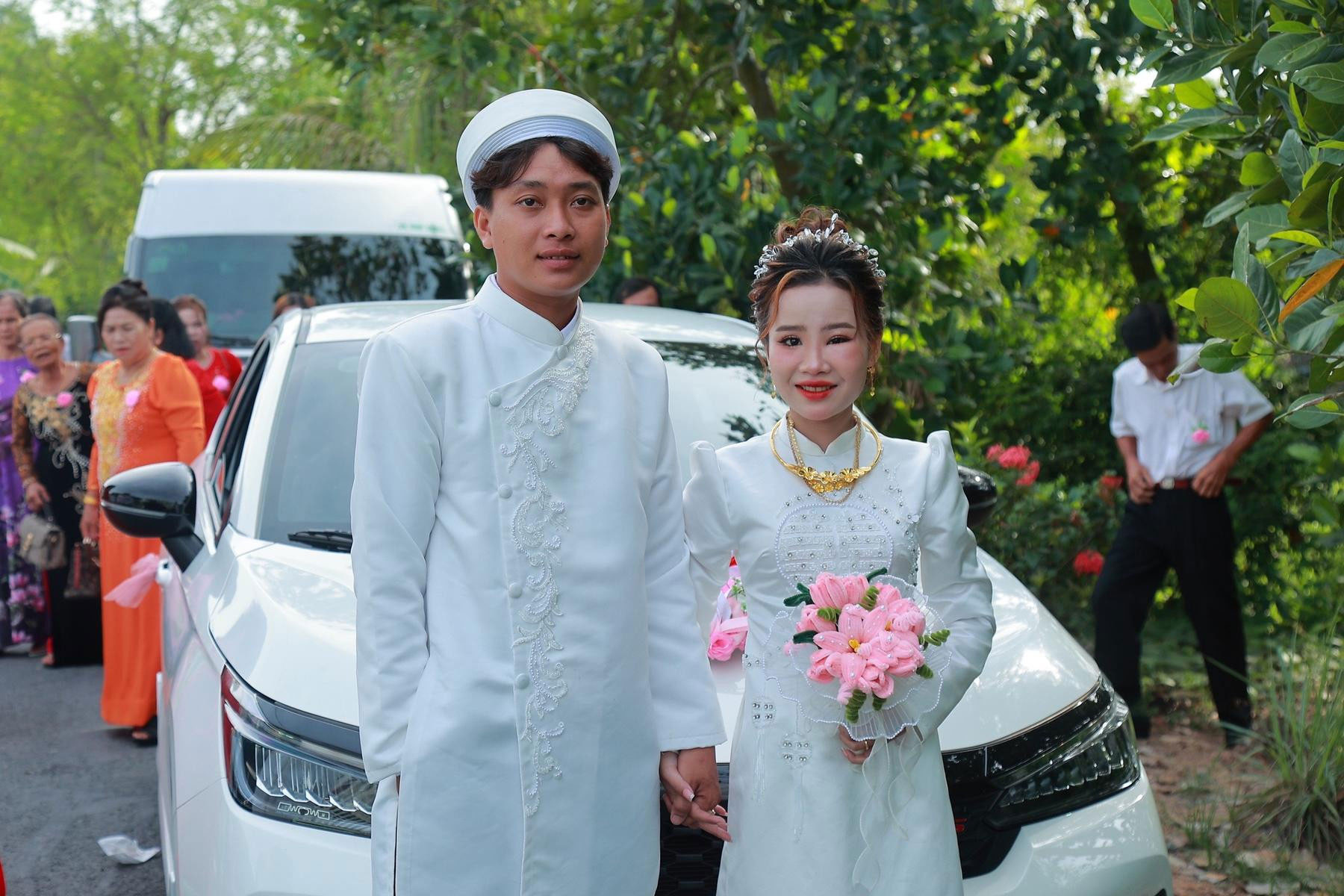 Cô dâu miền Tây bị ong đốt trước giờ rước dâu, có ngay bộ ảnh cưới để đời - ảnh 1