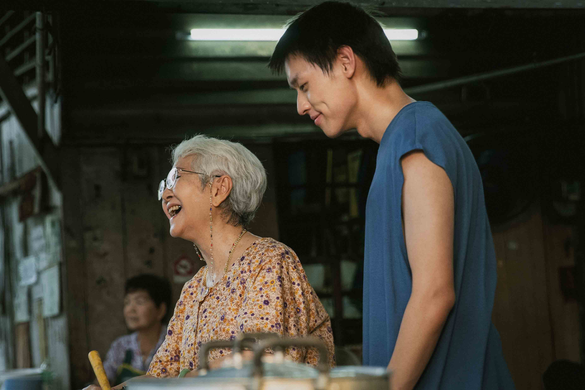 Cơn sốt “Gia Tài Của Ngoại” lan tỏa khắp Việt Nam: người người khóc “sưng mắt”, bồi hồi nhớ về gia đình - ảnh 2