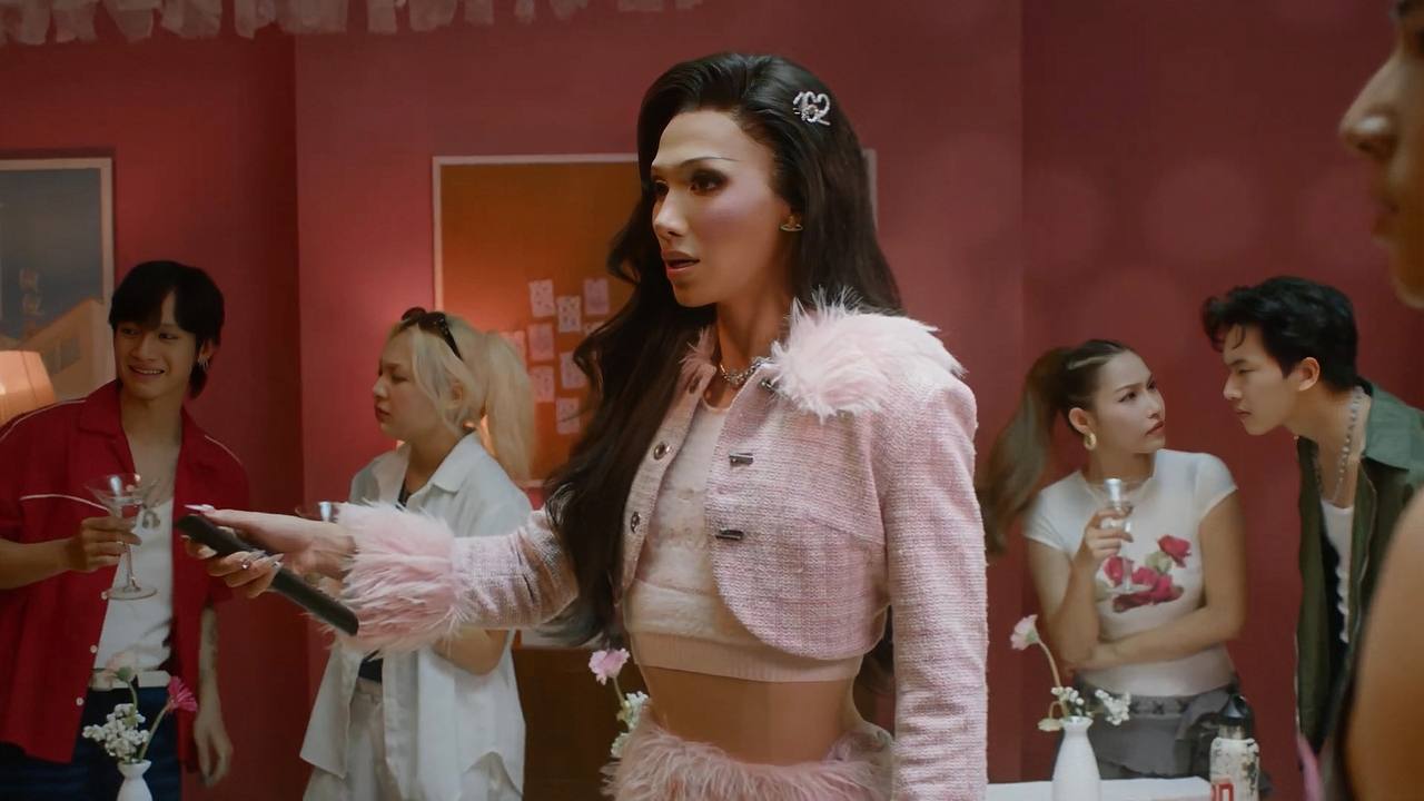 Plastique Tiara khoe nhan sắc mỹ miều trong teaser ca khúc Em Nên Yêu Cô Ta của Orange - ảnh 4