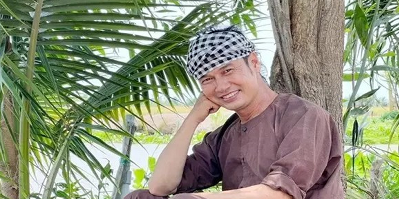 'Đại gia ngầm' của làng hài miền Nam lấy vợ kém 26 tuổi bỏ phố về quê, cầm cuốc làm vườn như nông dân - ảnh 1