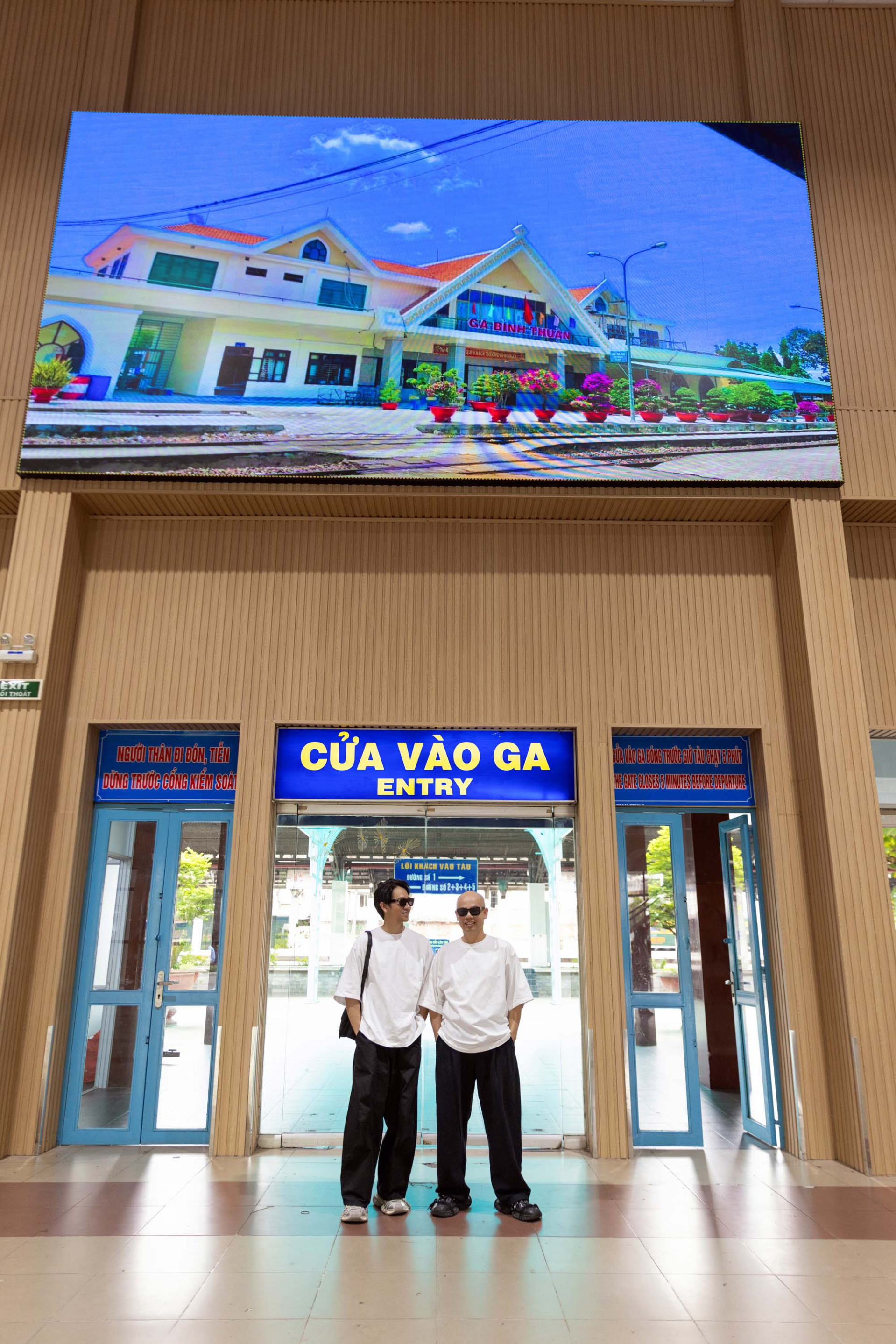 Hơn 100 thiết kế mới của bộ đôi NTK VUNGOC&SON sẽ được trình làng ở ga Sài Gòn - ảnh 1