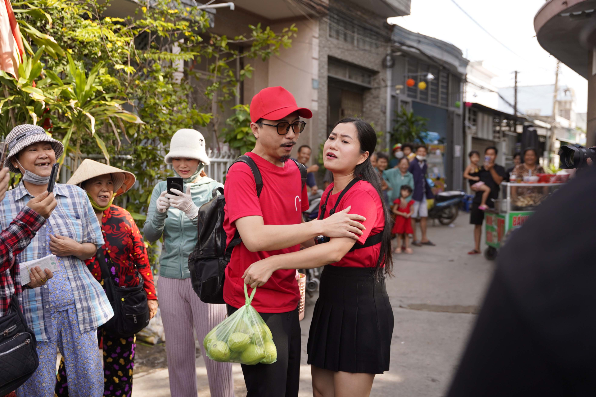 Hứa Minh Đạt flex trình quản lý chi tiêu của vợ: 'Lâm Vỹ Dạ đi chợ 1 lần nhưng có thể ăn đến 3 bữa” - ảnh 1