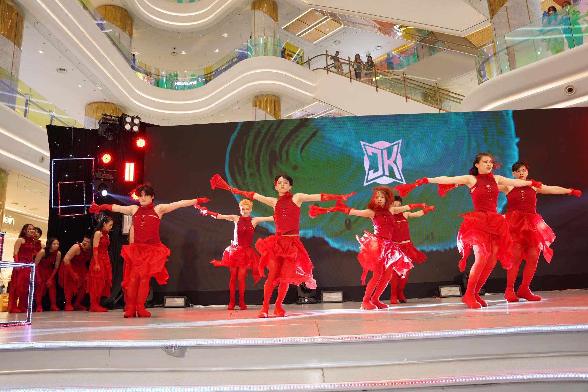 Đạo diễn Hoàng Duẩn hết mình với sân chơi Metashow 2024 - ảnh 2