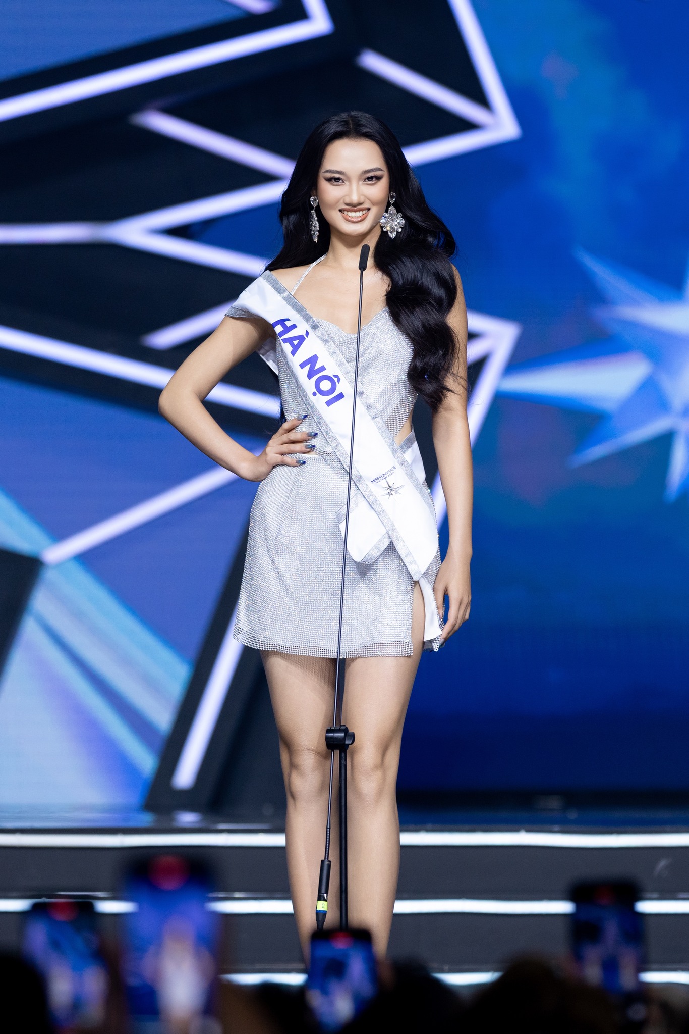 Quỳnh Anh đổi váy dạ hội sát giờ G, lọt top 5 xuất sắc bán kết  Miss Universe Vietnam 2024 - ảnh 1