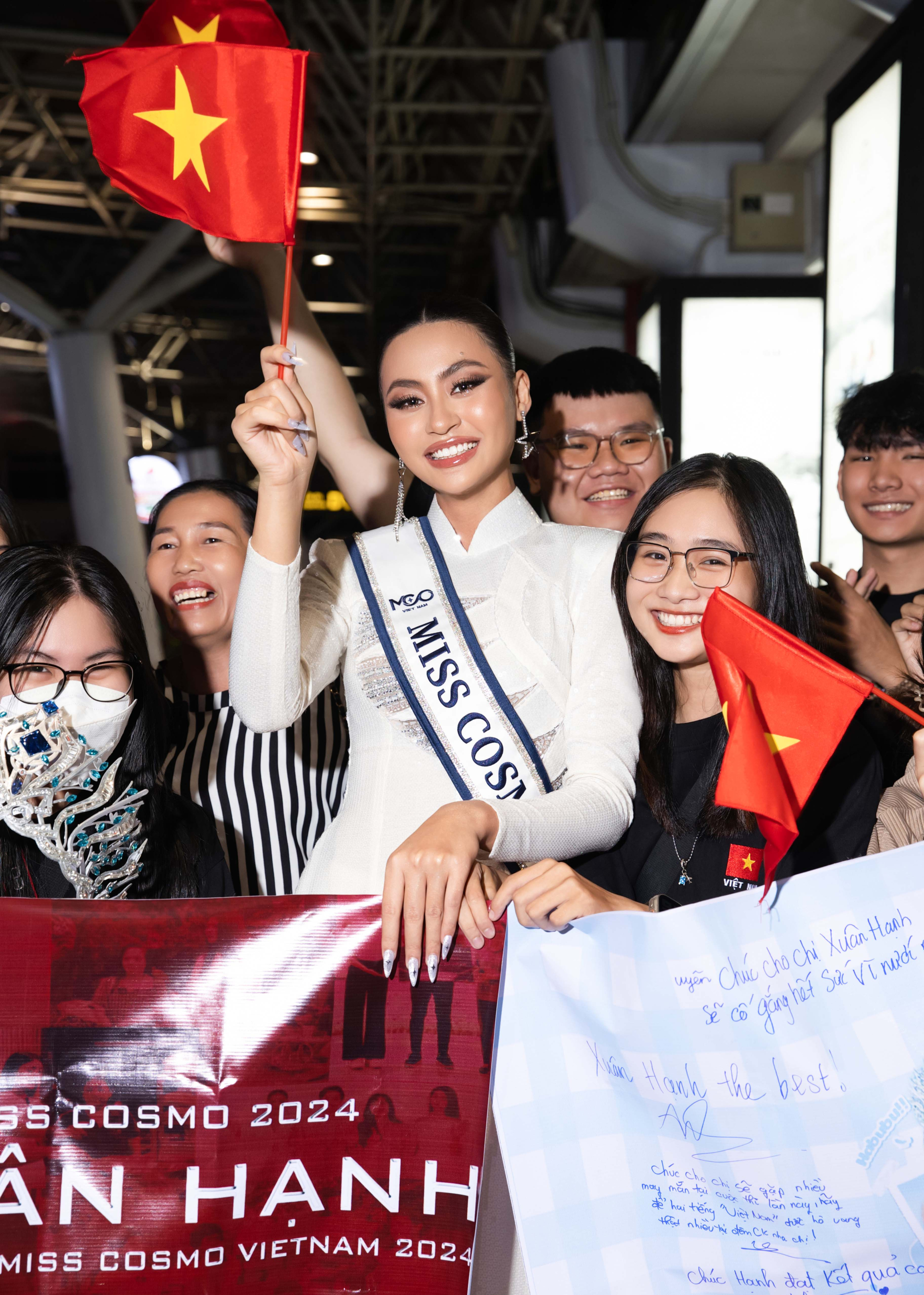 Bùi Xuân Hạnh chính thức lên đường 'chinh chiến' Miss Cosmo 2024, hô vang 2 tiếng Việt Nam - ảnh 4