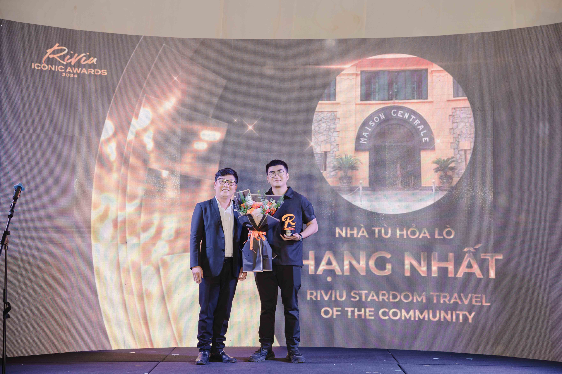 Nhà tù Hỏa Lò, Đảo Phú Quý, Tina Thảo Thi… được vinh danh tại Riviu Iconic Award 2024 - ảnh 3