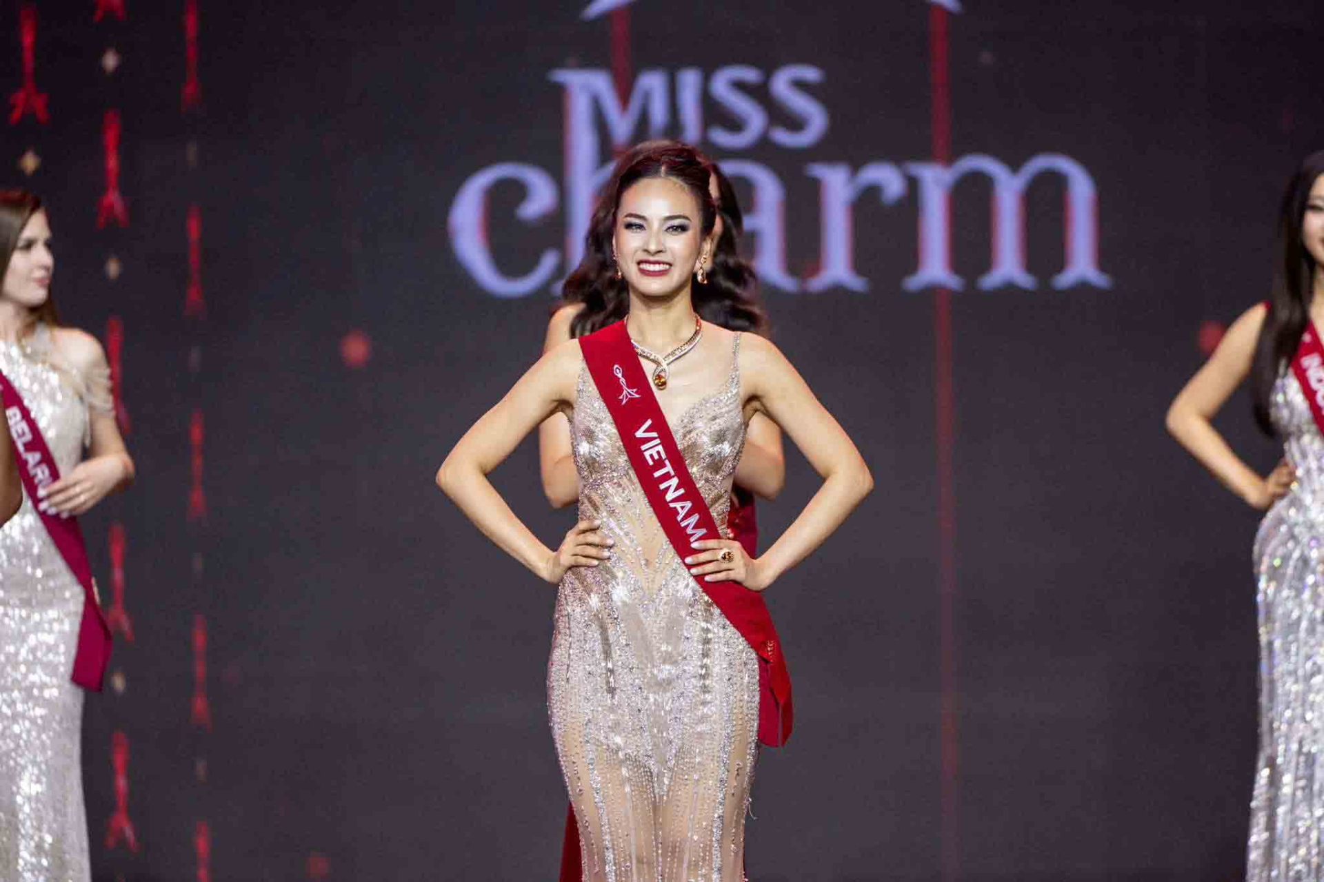 Chung kết Miss Charm: Malaysia đăng quang ngôi vị hoa hậu, Quỳnh Nga lội ngược dòng đạt Á hậu 2 - ảnh 4