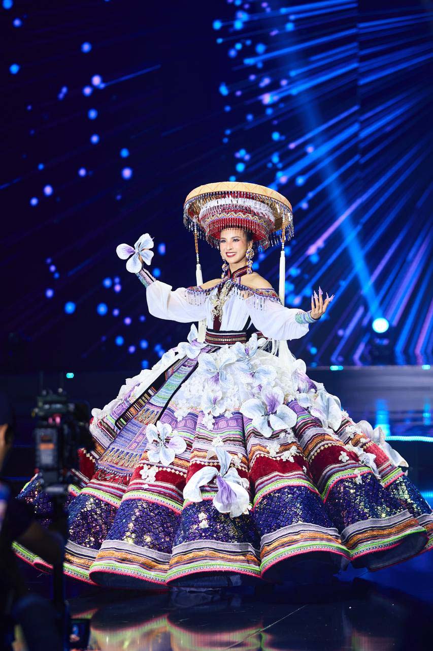 Bí mật đằng sau 'Vũ điệu Hoa Ban' - National Costume gây sốt tại Miss Charm 2024 - ảnh 2