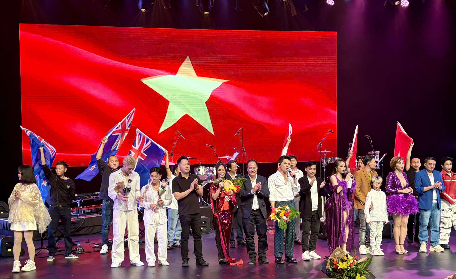 Hồng Nhung và Việt Anh tái ngộ đầy cảm xúc trong 'Đêm nằm mơ phố' - ảnh 1
