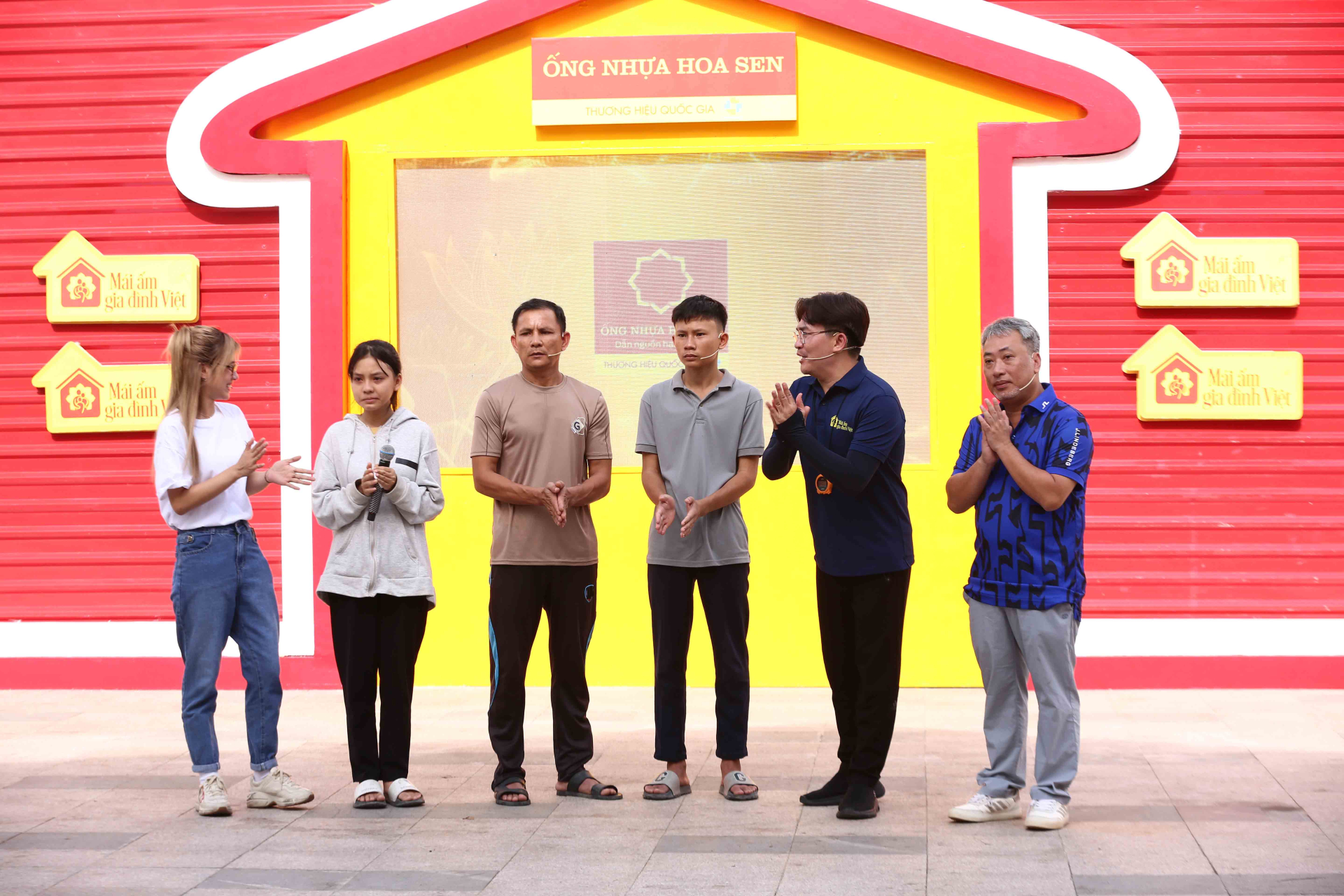 Nguyễn Quang Dũng và Hoàng Yến Chibi góp sức mang về 100 triệu đồng cho các em nhỏ mồ côi - ảnh 1