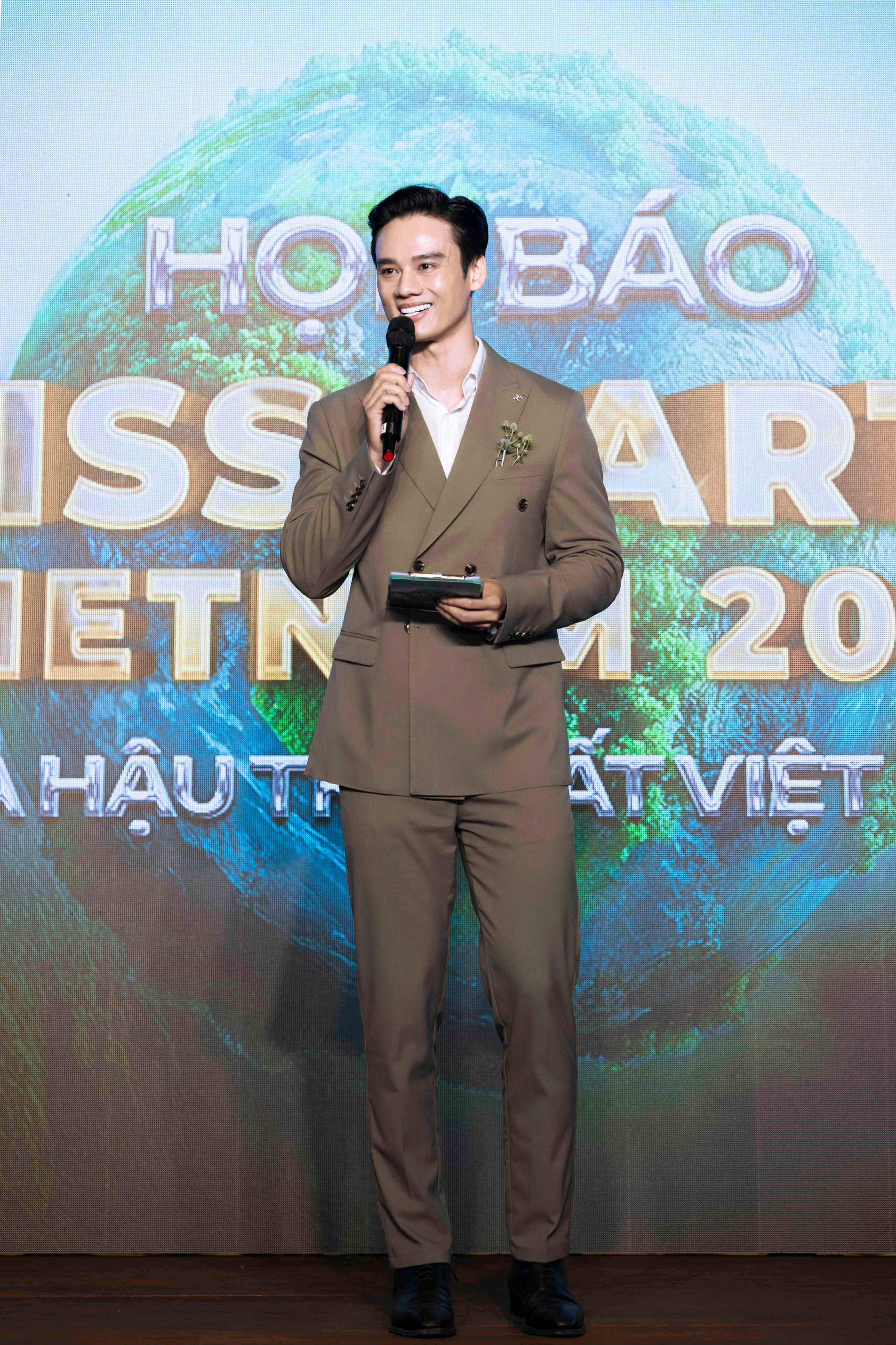 NSND Lê Khanh đảm nhận vị trí trưởng ban giám khảo Miss Earth Vietnam 2025 - ảnh 1