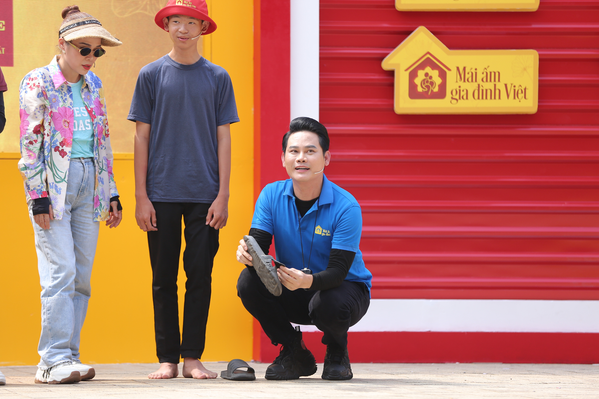Mỹ Lệ và Đạt Long Vinh khâm phục trước nghị lực của bé trai mồ côi ở Vĩnh Long - ảnh 3