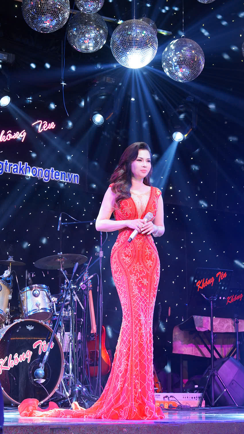 Ca sĩ Hà Ngọc Nhung ra mắt MV và Album đầu tiên tại Việt Nam - ảnh 1
