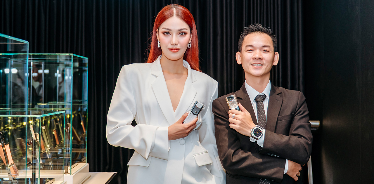 Lan Khuê xuất hiện tại Vertu Việt Nam khiến netizen chú ý chiếc điện thoại tiền tỷ - ảnh 2