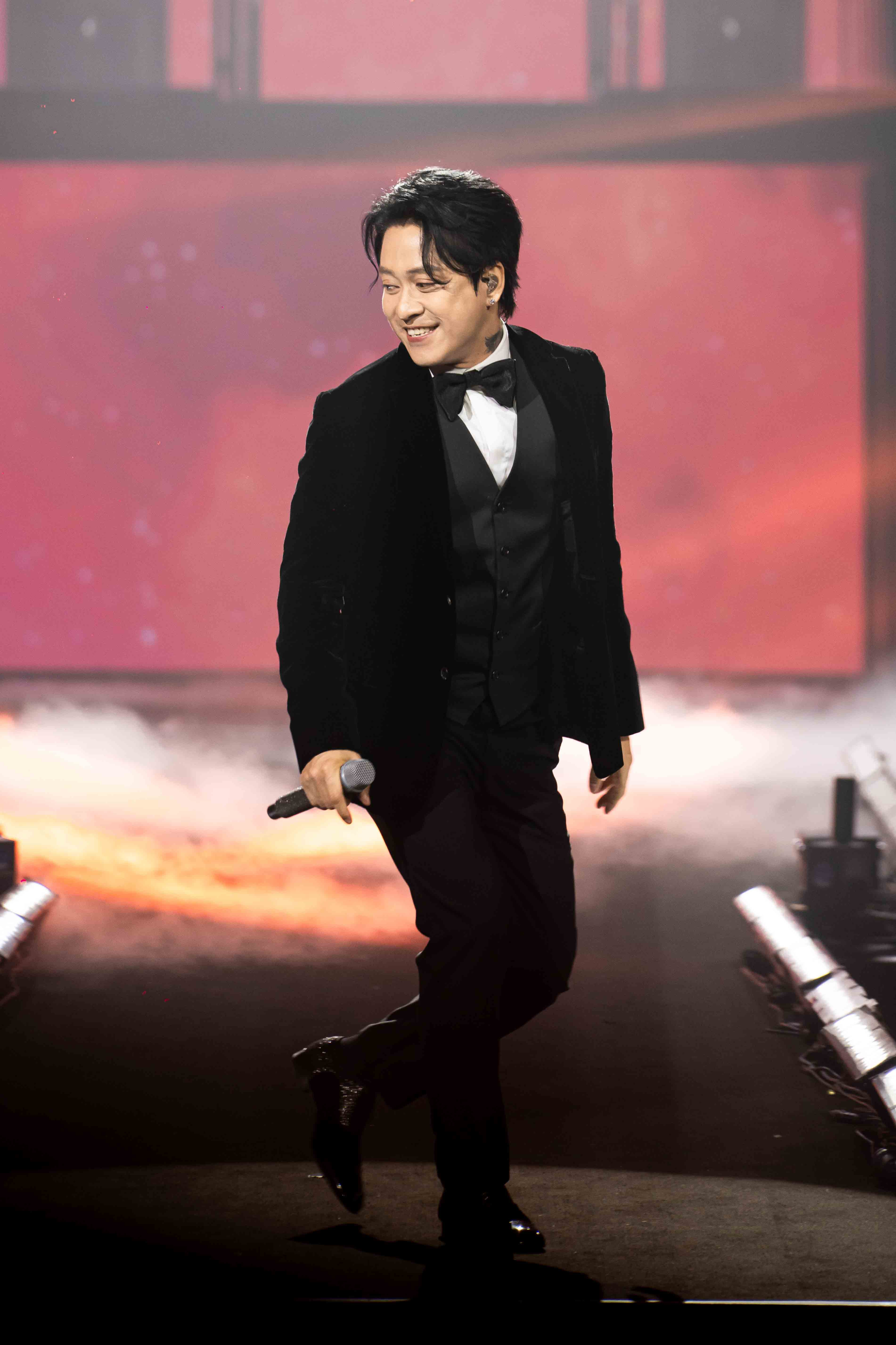 Tuấn Hưng cùng dàn Anh Tài quẩy hết mình trong liveshow Tỉnh Thức - ảnh 2