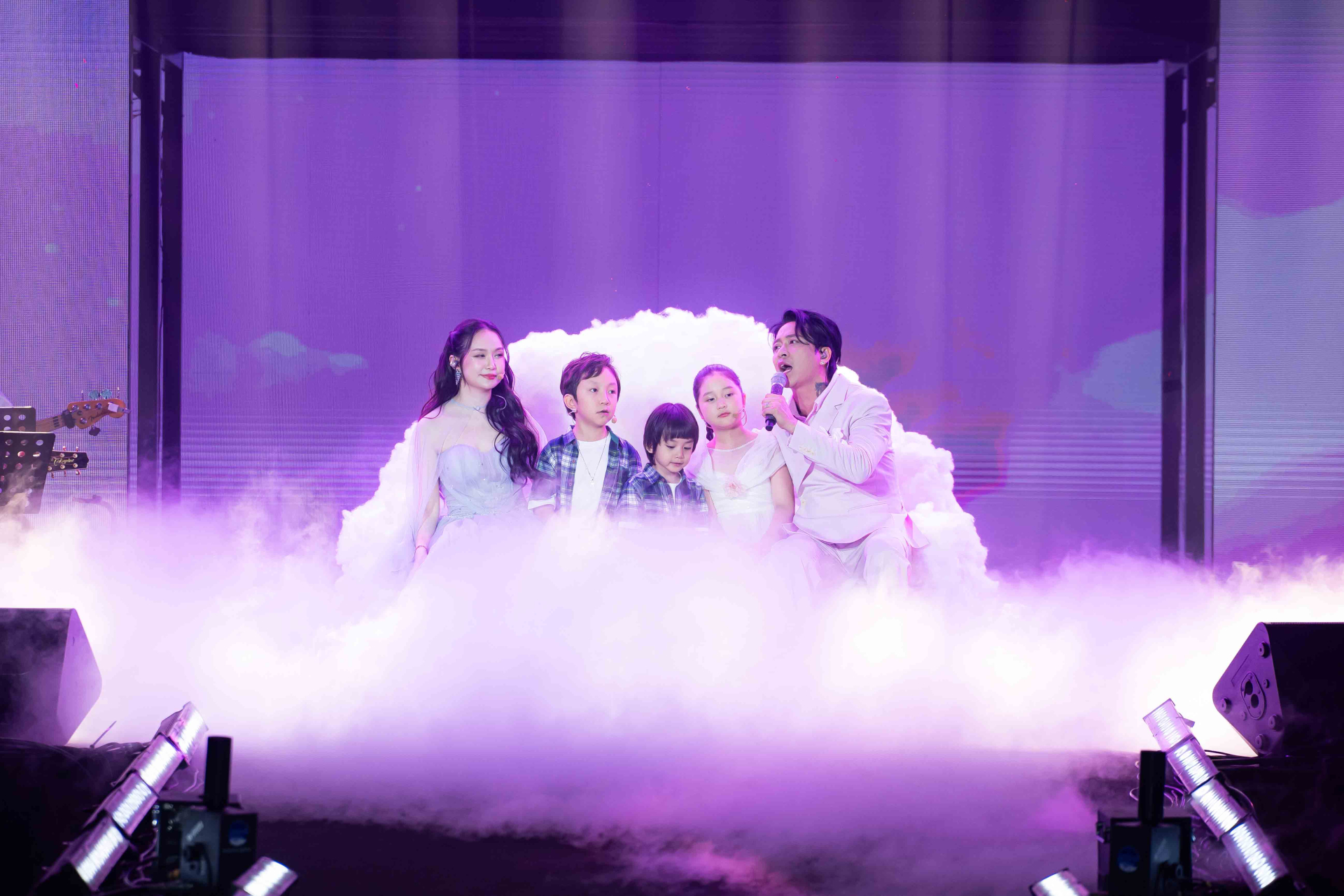 Tuấn Hưng cùng dàn Anh Tài quẩy hết mình trong liveshow Tỉnh Thức - ảnh 7