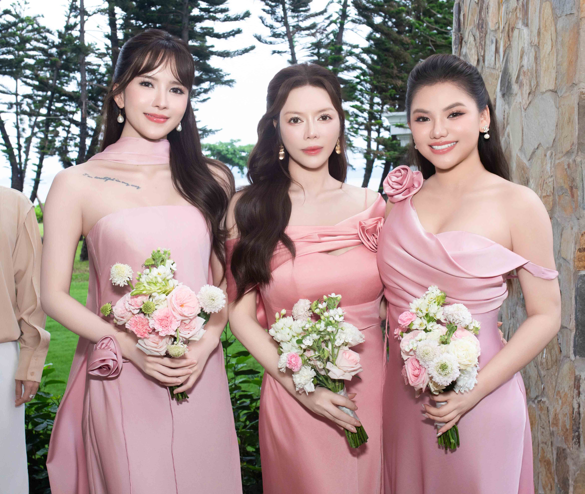 Lý Nhã Kỳ bất ngờ xuất hiện làm dâu phụ trong đám cưới của Hồ Quỳnh Hương - ảnh 2