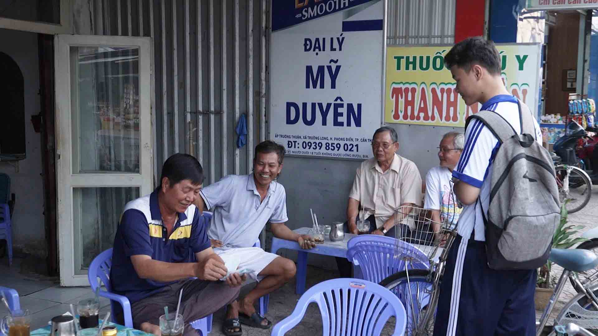 Dương Hồng Phúc, Kim Duyên và Thành Đạt thực hiện ước mơ thăm mộ cha của cậu bé mồ côi - ảnh 4