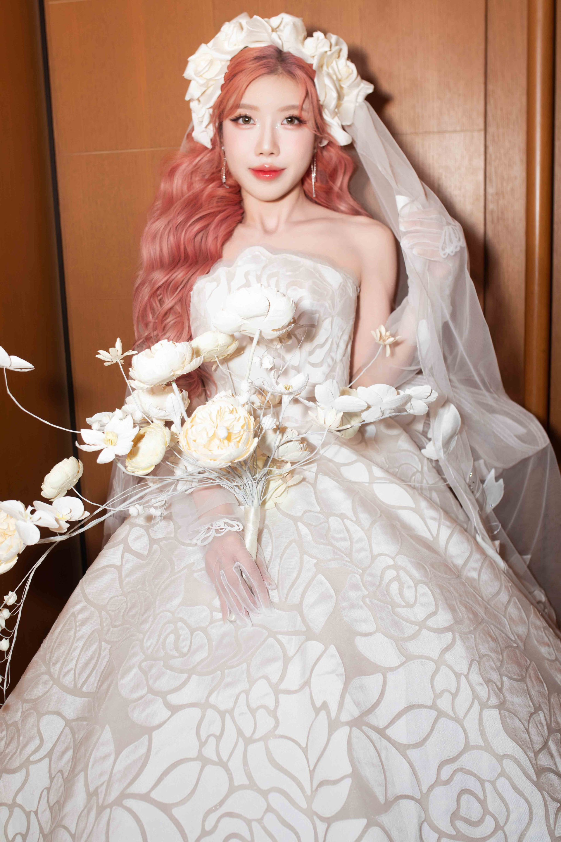 Trang Pháp catwalk đầy tự tin, làm vedette cho show áo cưới của - ảnh 3
