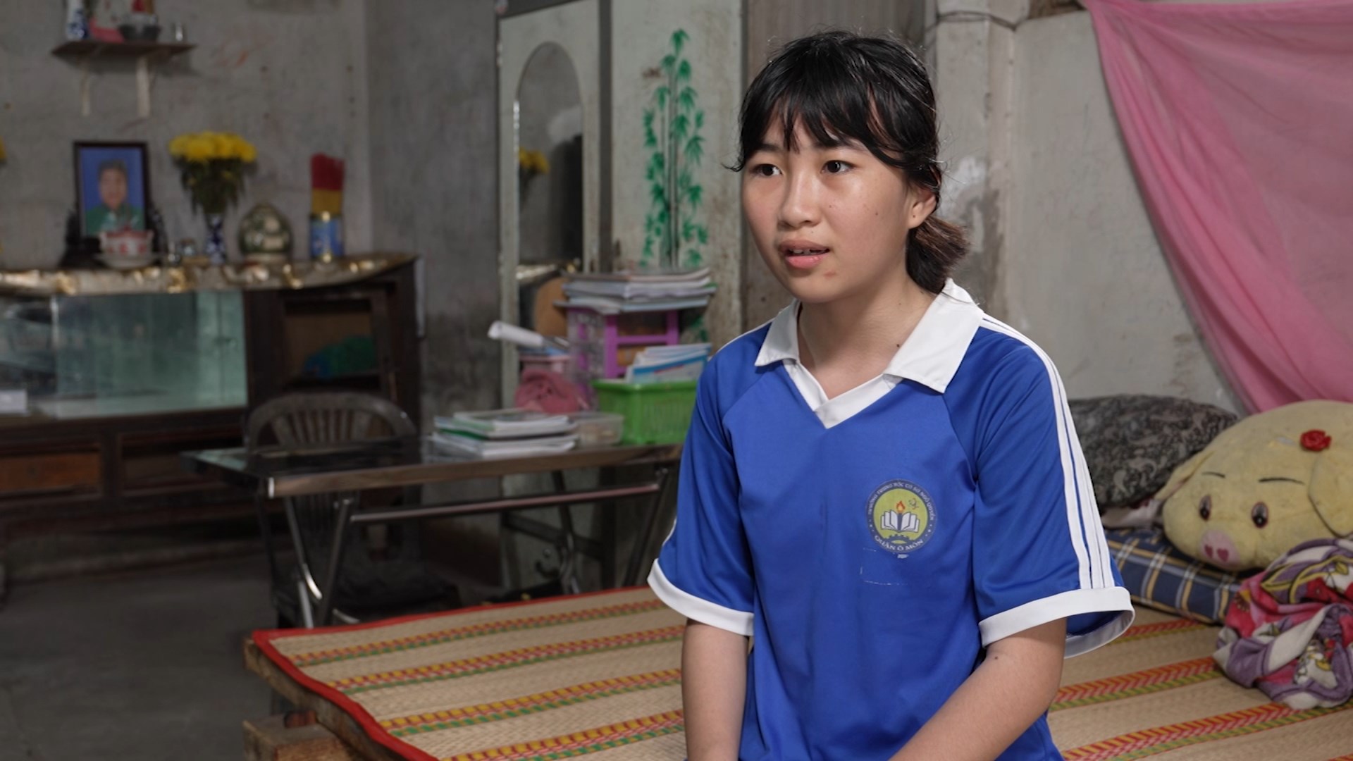 Lâm Vỹ Dạ và Hà Thu khóc nghẹn trước cô bé mồ côi sống một mình trong căn nhà cũ - ảnh 2