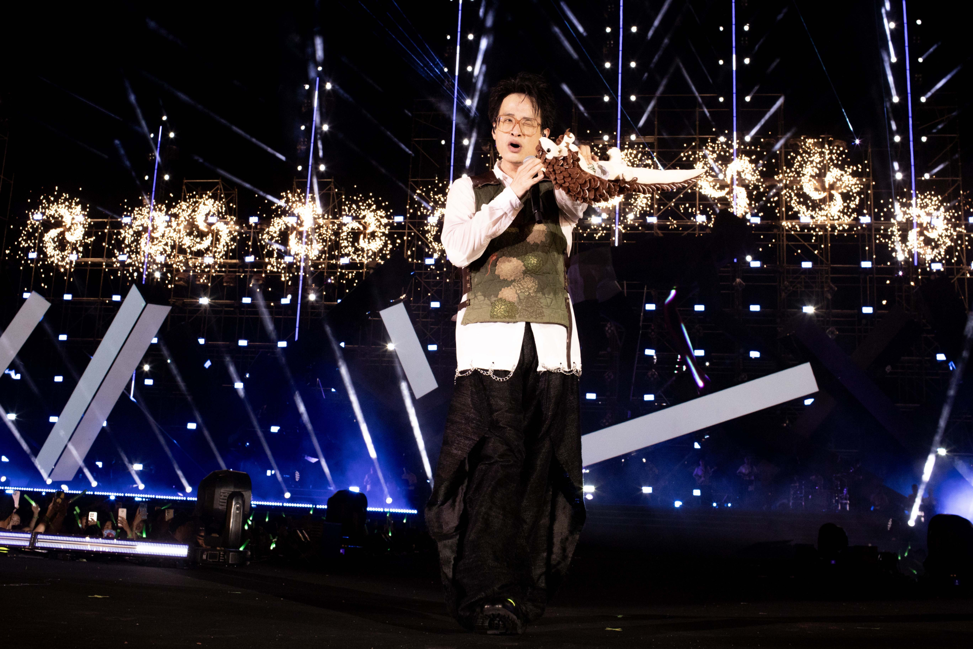 Đen Vâu và Hà Anh Tuấn song ca tại đêm nhạc có 20.000 khán giả - ảnh 7