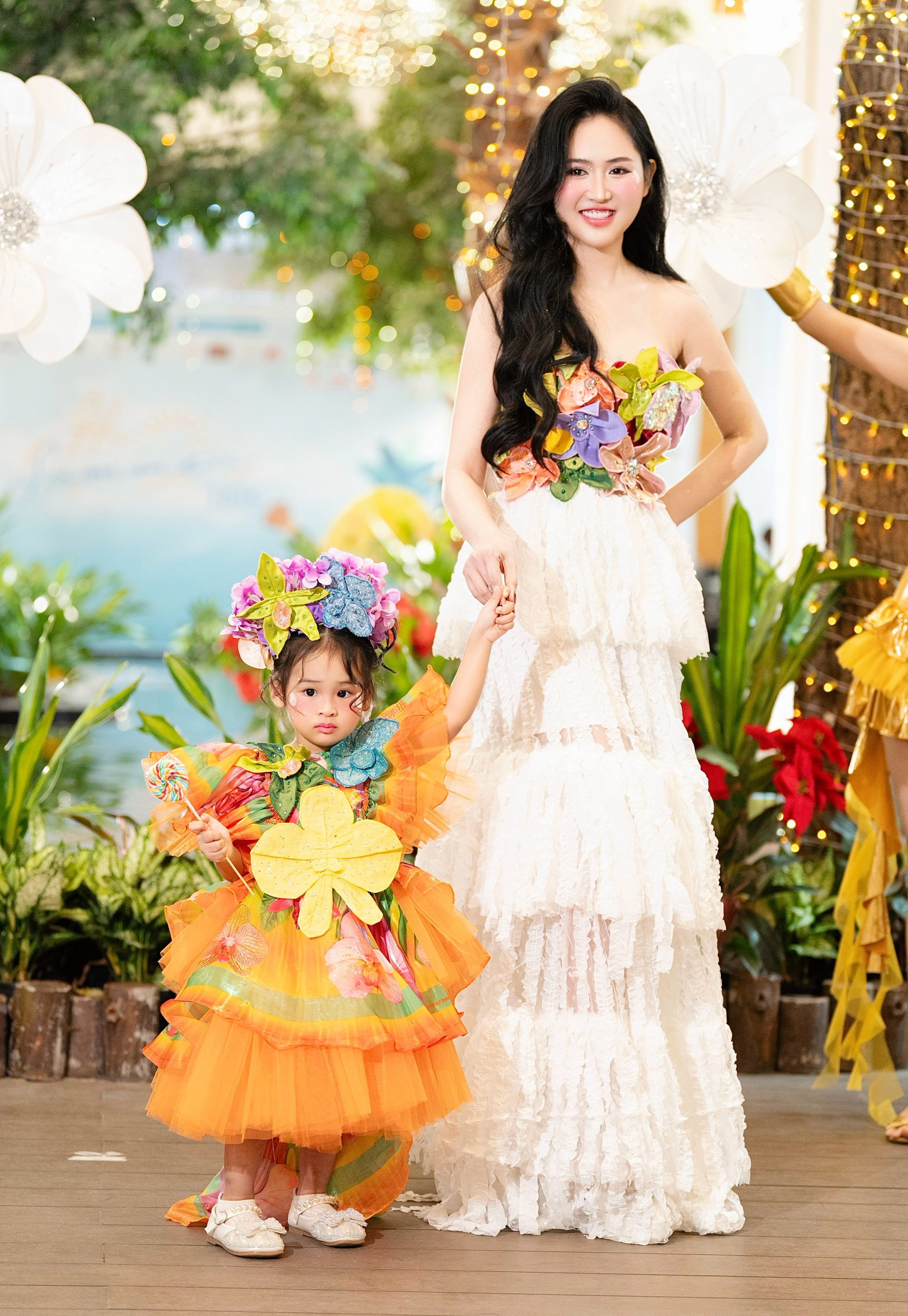 Á hậu Trúc Ny cho con học tiếng Anh, tiếng Trung, catwalk từ sớm - ảnh 2