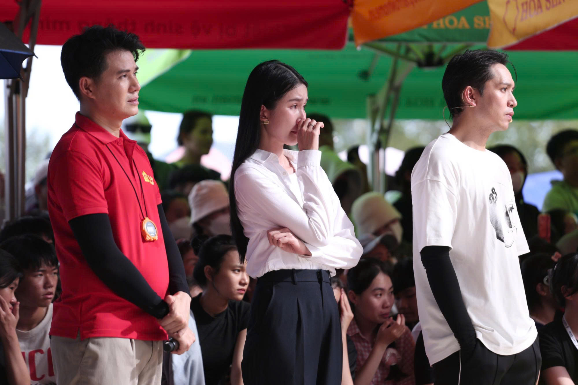 Bạch Công Khanh và Phương Anh lăn xả hết mình, ướt sũng người vì hai bạn nhỏ mồ côi cha, sống xa mẹ - ảnh 5