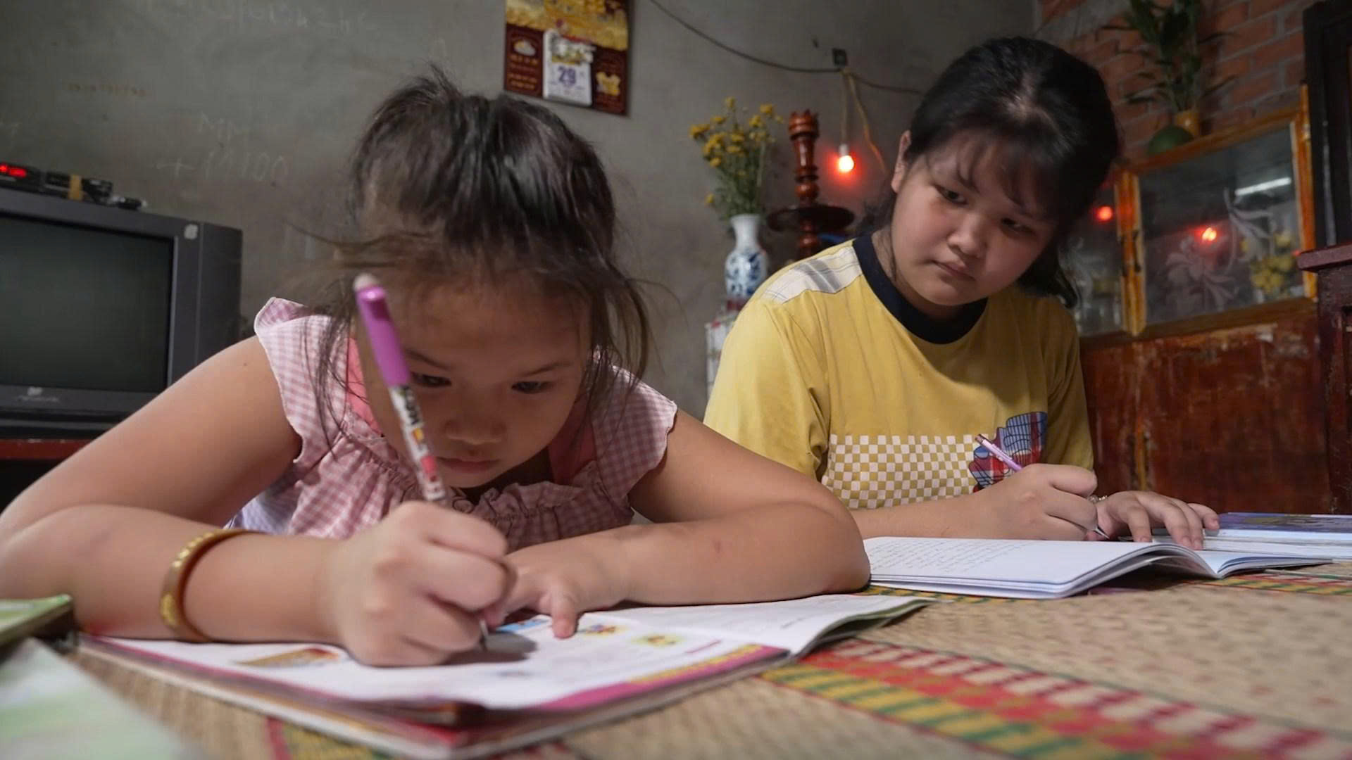 Lương Bích Hữu, Minh Dự nghẹn ngào trước những phận đời mồ côi trong “Mái ấm gia đình Việt” - ảnh 10