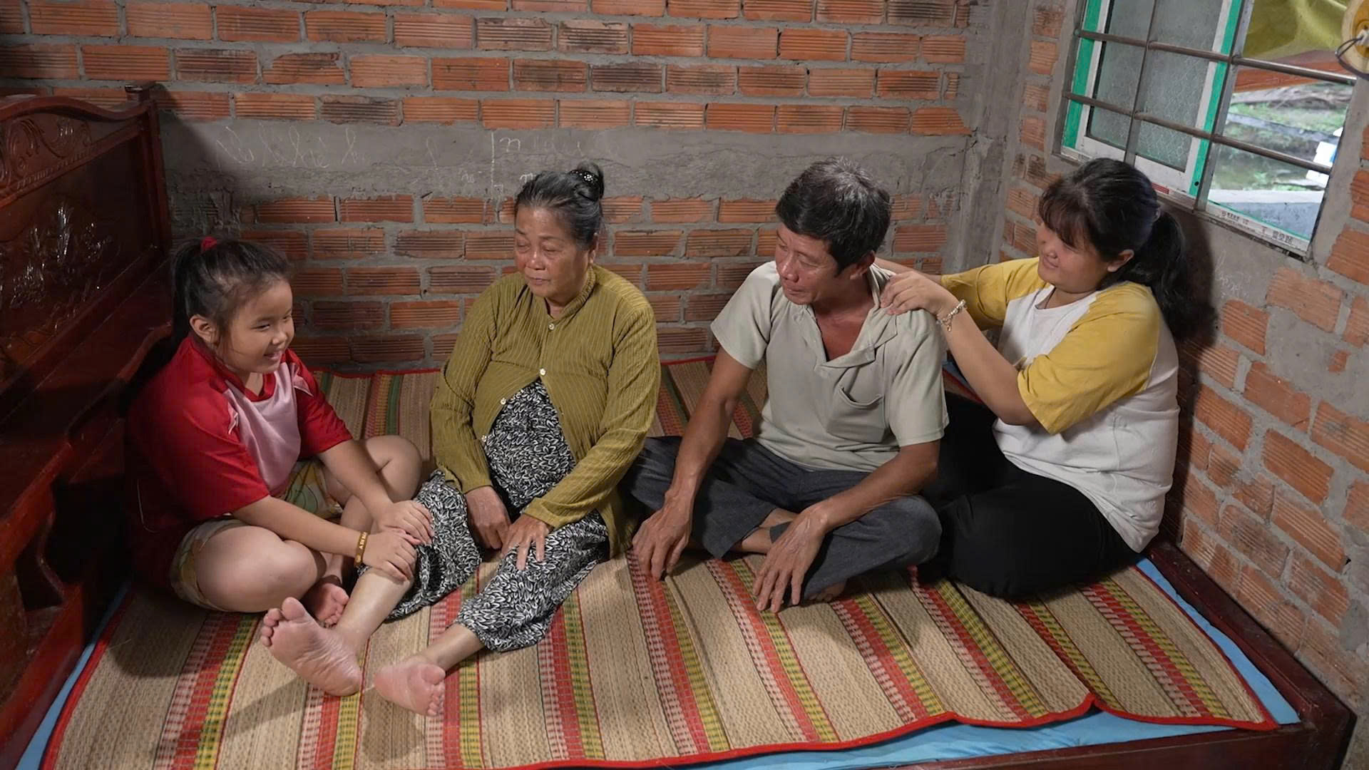 Lương Bích Hữu, Minh Dự nghẹn ngào trước những phận đời mồ côi trong “Mái ấm gia đình Việt” - ảnh 8