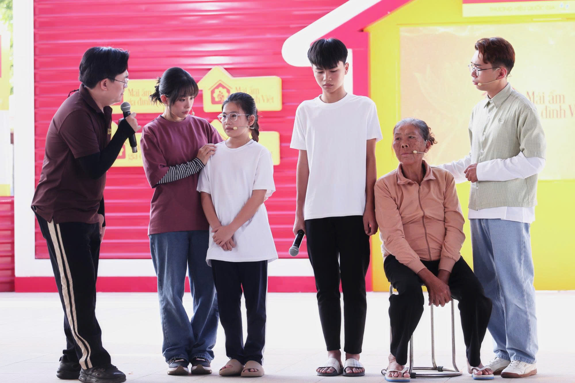 Lương Bích Hữu, Minh Dự nghẹn ngào trước những phận đời mồ côi trong “Mái ấm gia đình Việt” - ảnh 6