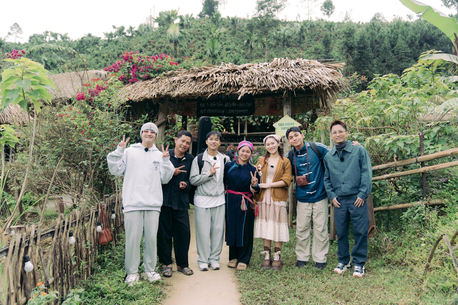 “Gia Đình Haha” trở lại, ấm áp tình làng nghĩa xóm tại mùa đông Bản Liền - ảnh 2