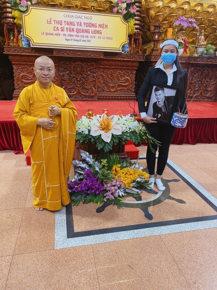 Linh Lan chịu tang chồng trong tang lễ diễn ra vào ngày 1/1 vừa qua.