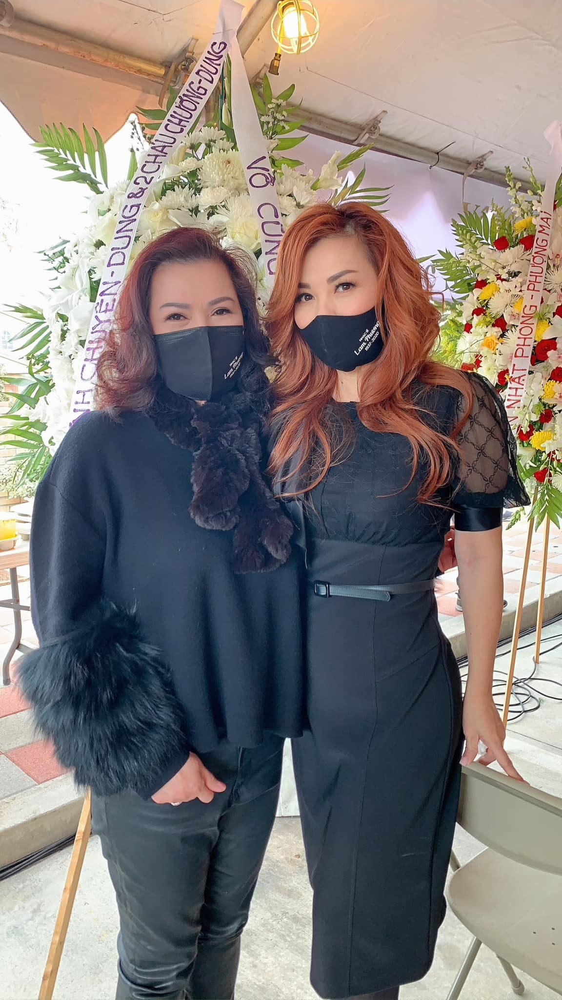 Nữ ca sĩ Phương Loan cùng Trizzie Phương Trinh thăm viếng tang lễ cố nhạc sĩ Lam Phương.