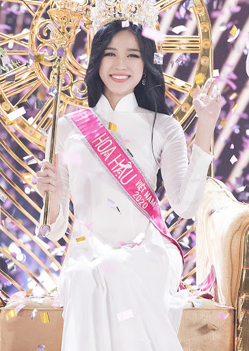 Đỗ Thị Hà tại thời điểm đăng quang Hoa hậu Việt Nam 2020.
