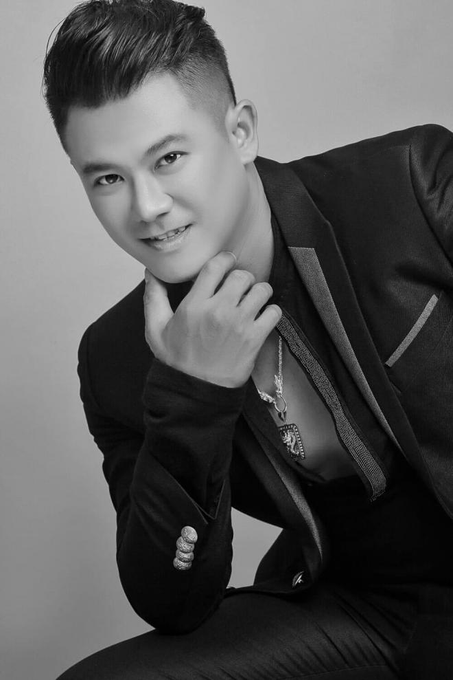 Ca sĩ Vân Quang Long đột ngột qua đời ở tuổi 41 khiến gia đình, bạn bè đồng nghiệp và công chúng tiếc thương.