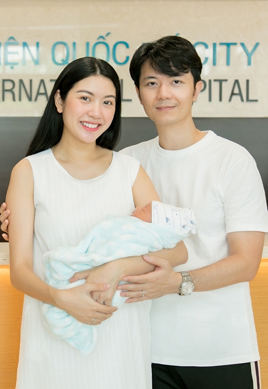 Á hậu Thuý Vân và ông xã Nhật Vũ hạnh phúc chào đón con trai đầu lòng vào tháng 11/2020.