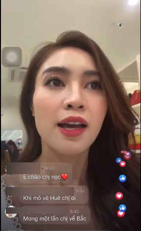 Ninh Dương Lan Ngọc trong đoạn livestream trò chuyện với fan.