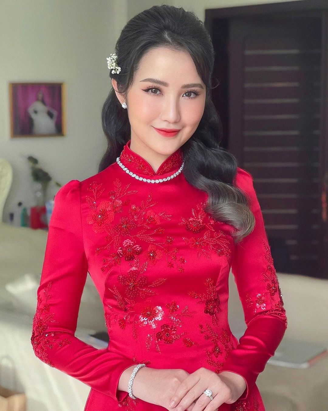 Hoa hậu Mai Phương Thuý khoe vòng 1 nóng bỏng khi dự đám cưới Phan Thành và Primmy Trương - ảnh 9