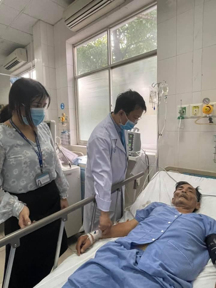 Diễn viên Thương Tín đang nằm cấp cứu tại Bệnh viện ở Sài Gòn mà không có người thân.